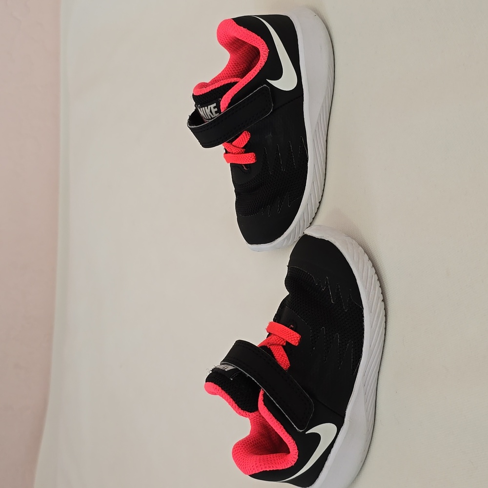 Nike Girl's Shoes Size: 5C